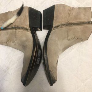 NEW Golden Goose Sz 8,  350$  SOLD !!